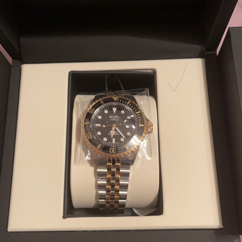 BRAND NEW!!!! YOU ARE NOW LOOKING AT A Gevril Men's 4855B Wall Street Swiss Auto
